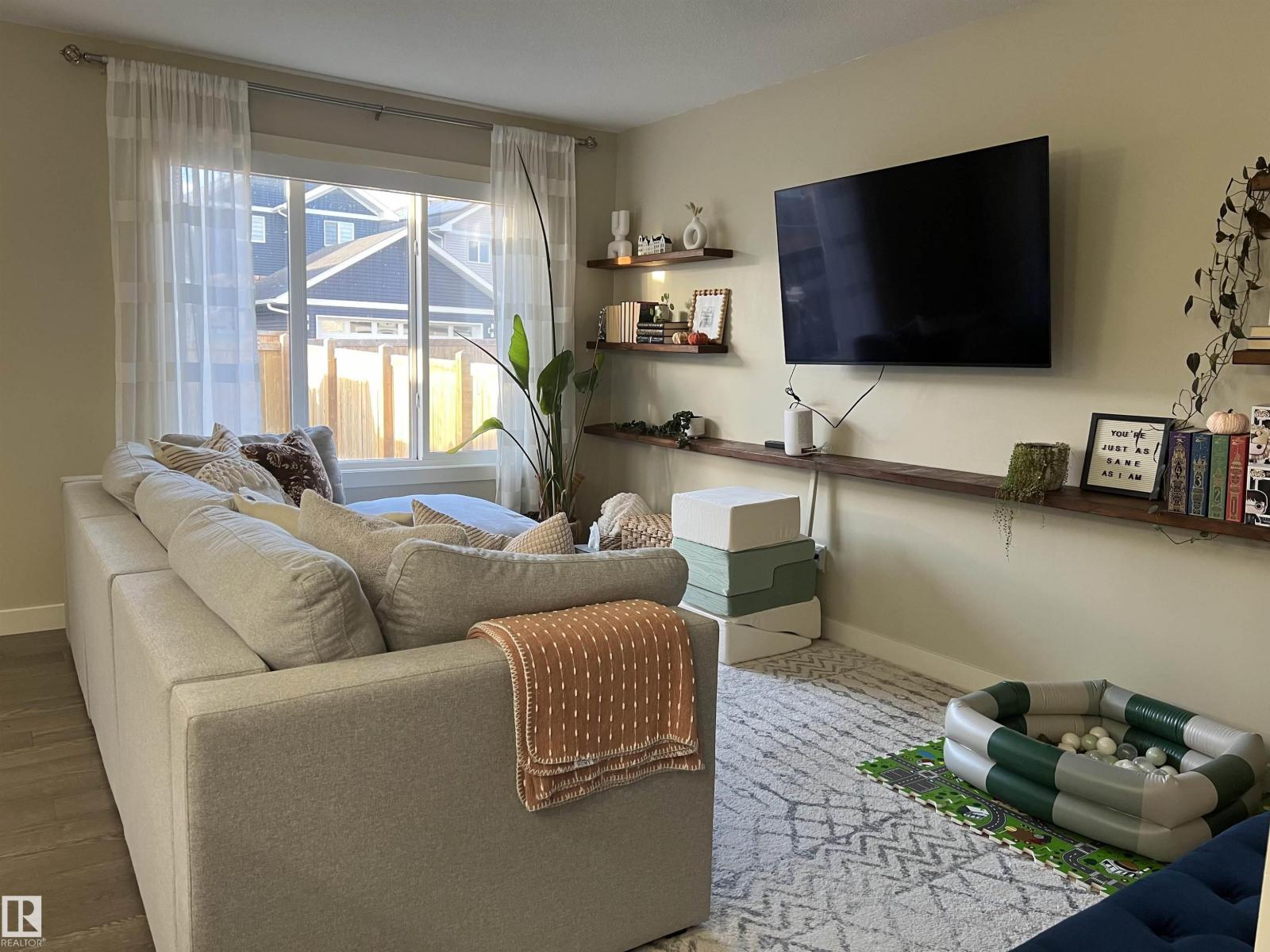 2361 Glenridding Boulevard SW, Glenridding Heights — photo 5 of 30: Property photo