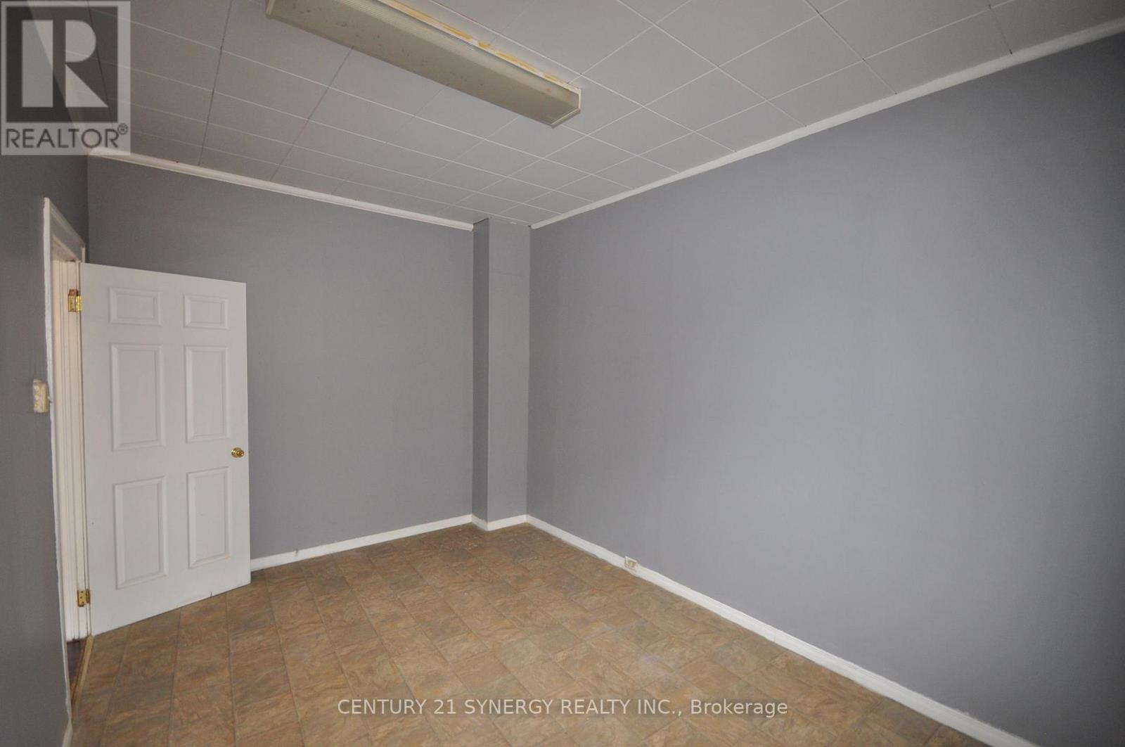 18 Beckwith Street North — photo 29