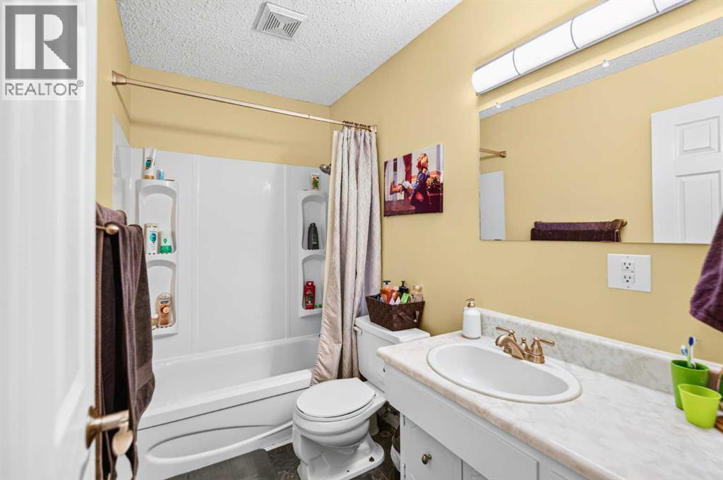 4pc Main Bathroom