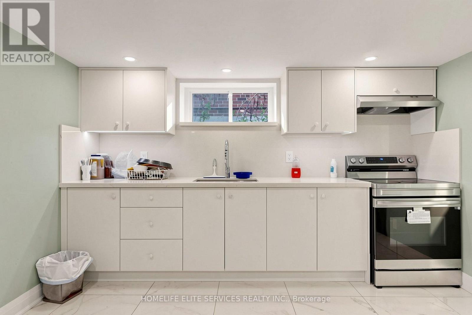 76 GOODERHAM DRIVE - 31