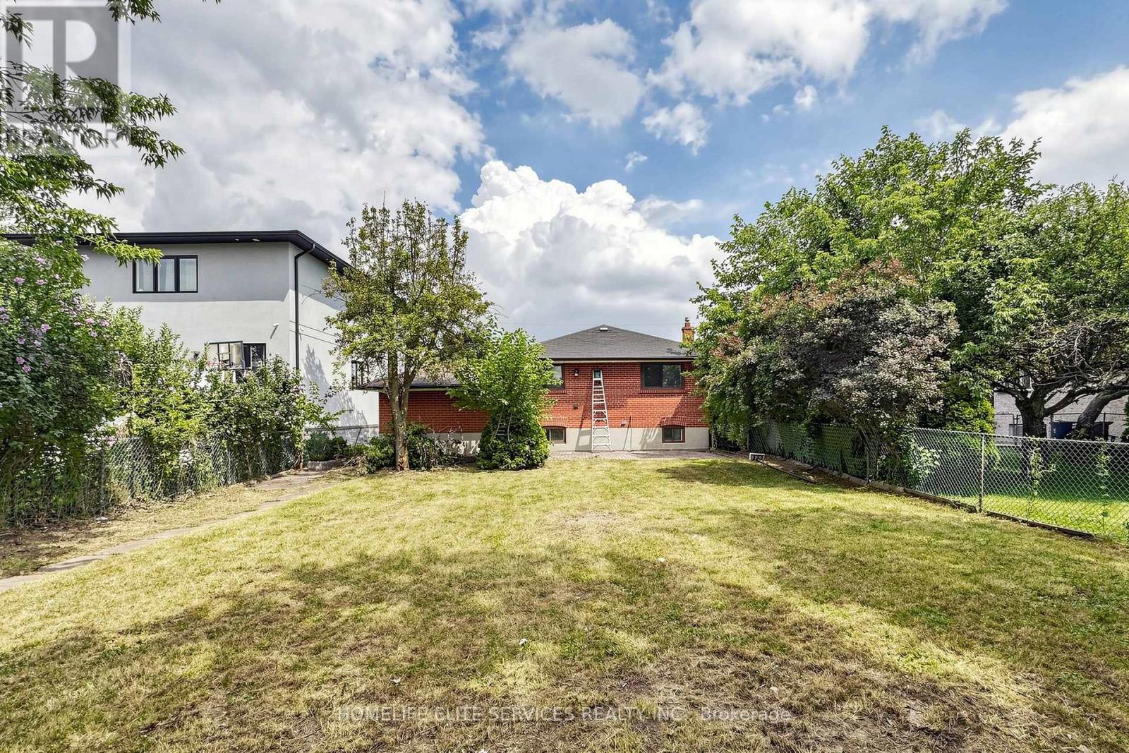 76 GOODERHAM DRIVE - 46