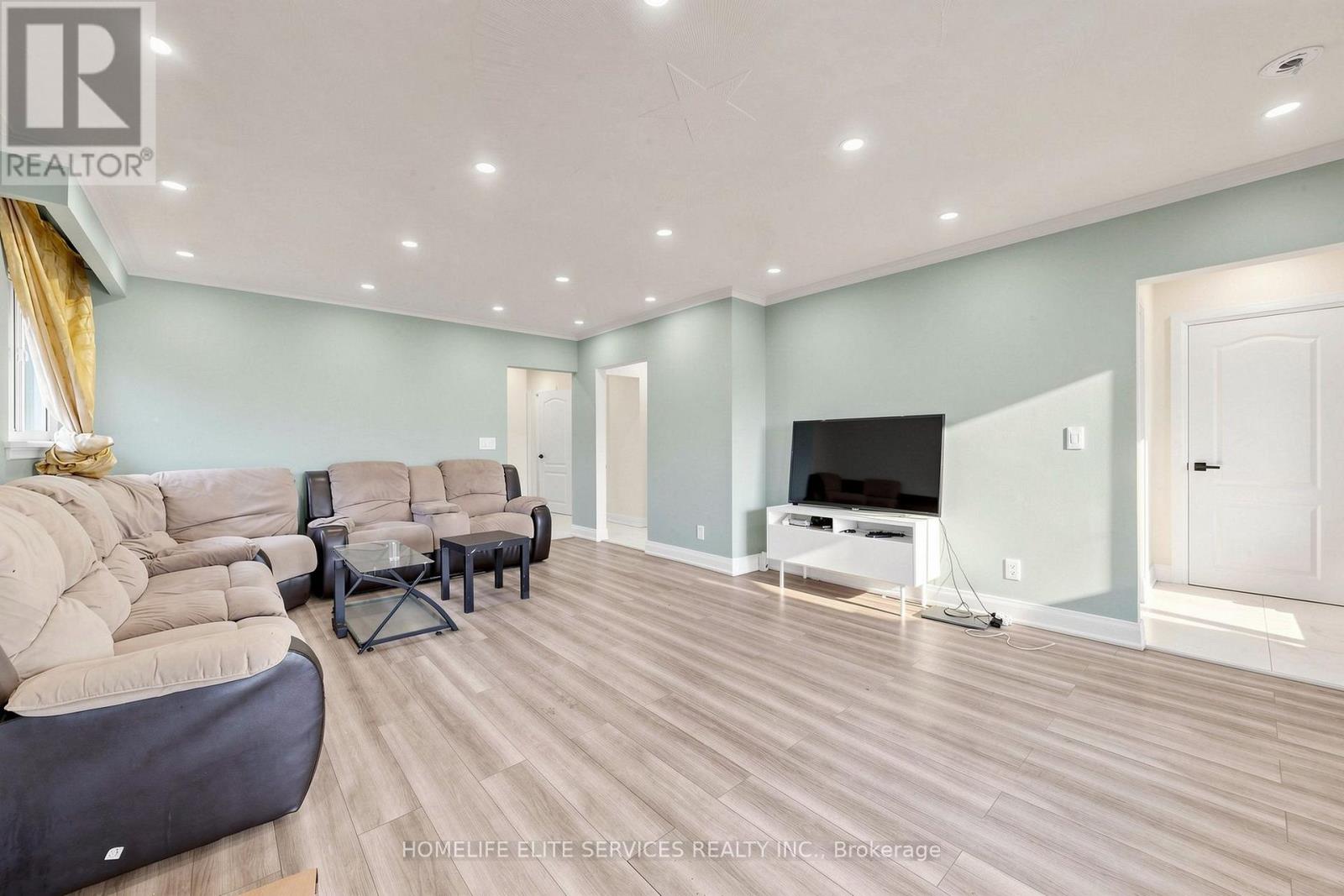 76 GOODERHAM DRIVE - 7