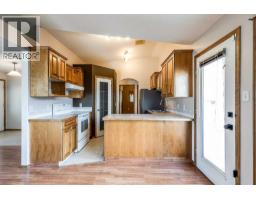 Family room - 370 Stratton Way Se, Medicine Hat, AB T1B4M9 Photo 12