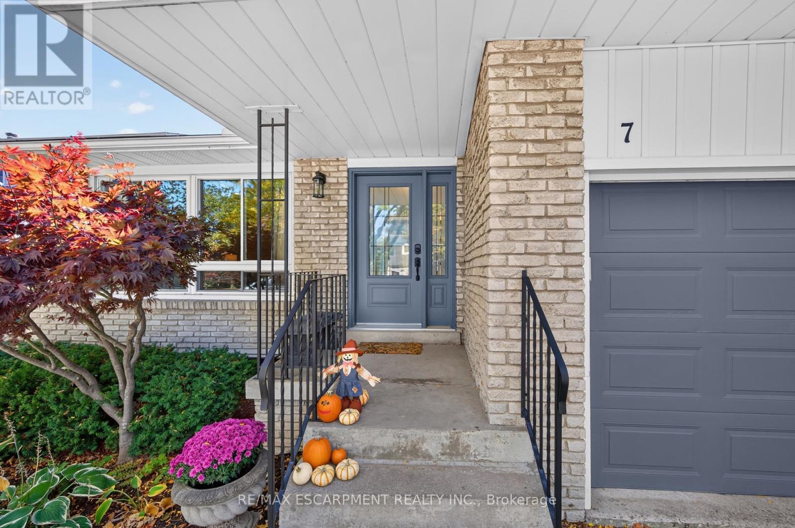 7 Fern Avenue, Hamilton, ON photo 2