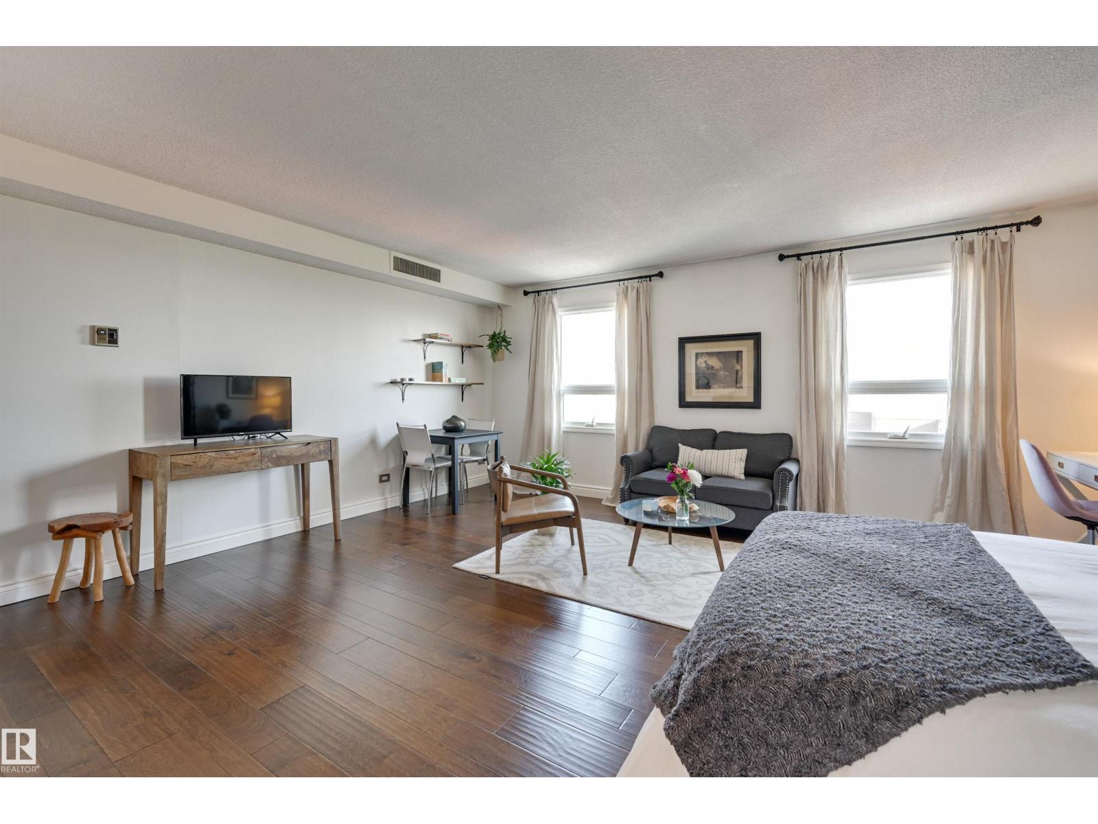 #1505 10140 120 ST NW - 4