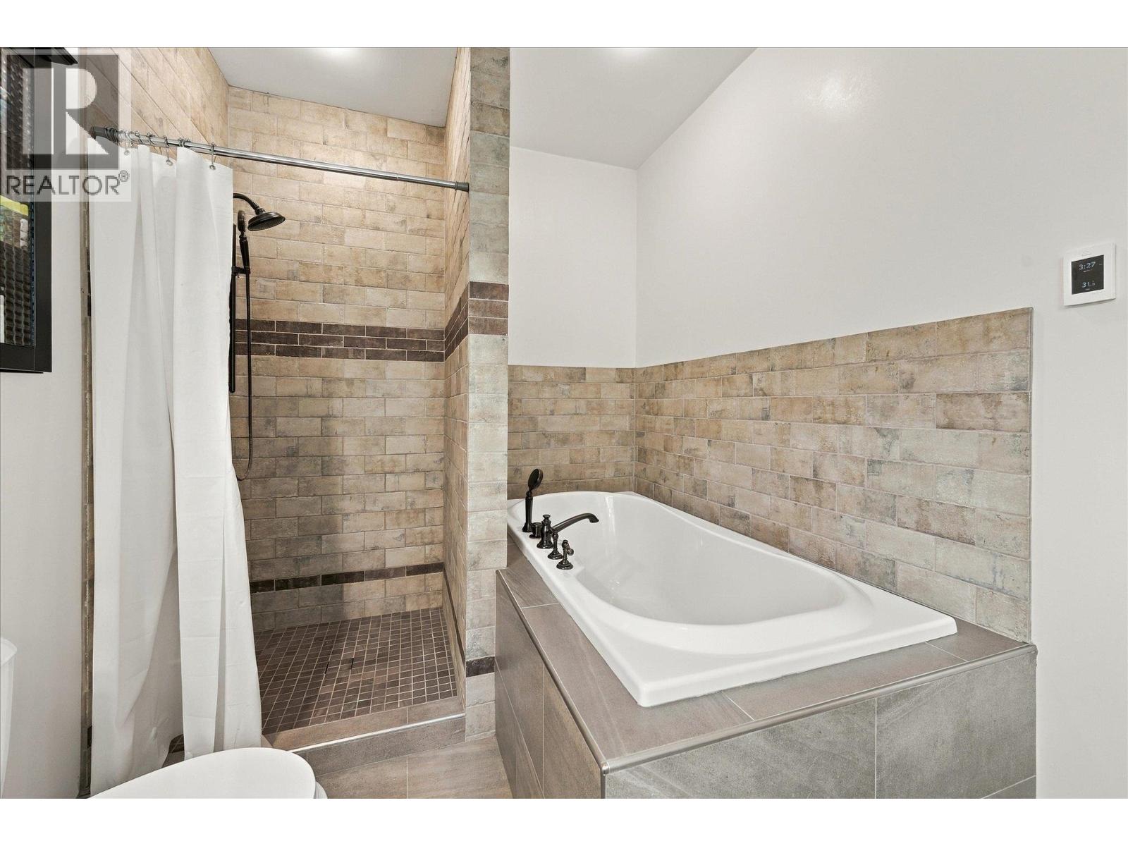 38590 WESTWAY AVENUE, Squamish