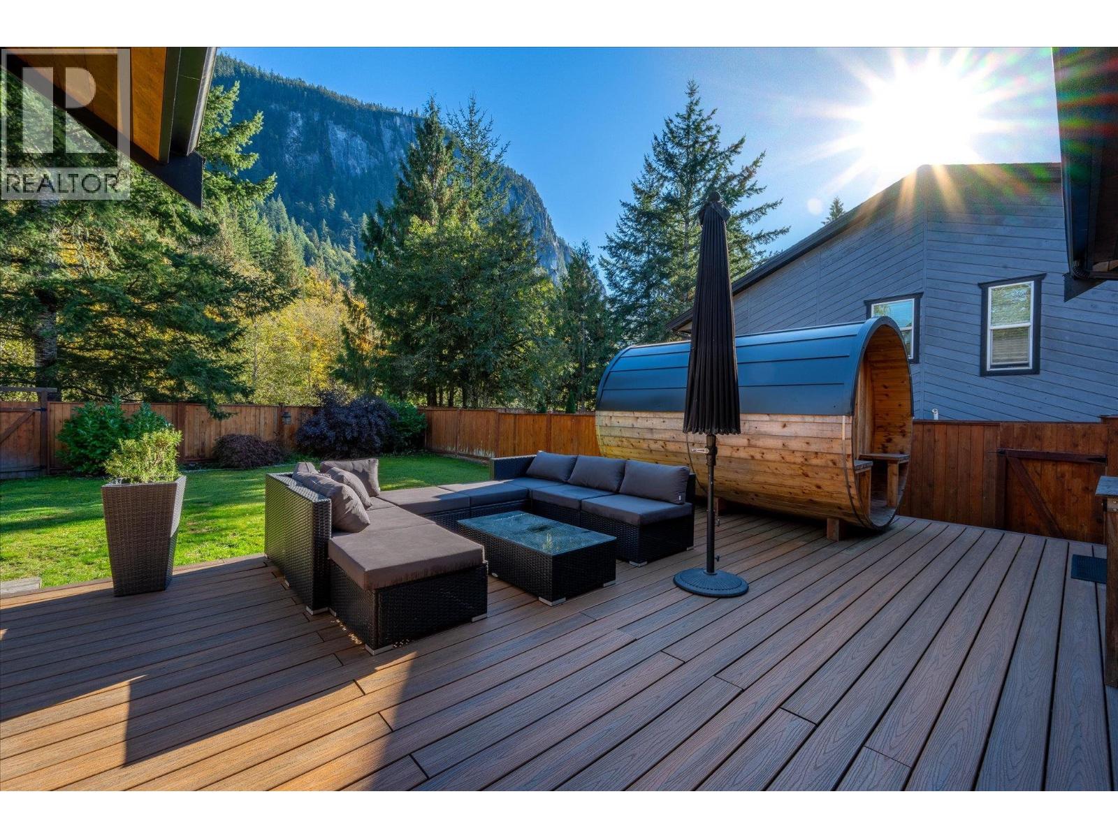 38590 WESTWAY AVENUE, Squamish