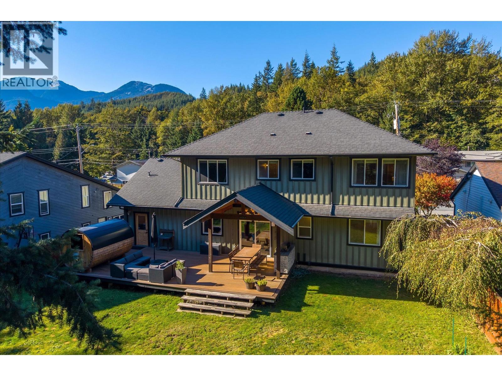 38590 WESTWAY AVENUE, Squamish