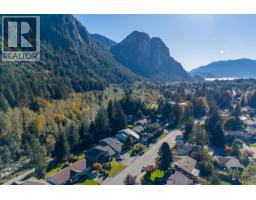 38590 Westway Avenue, Squamish, BC V8B0W4 Photo 38