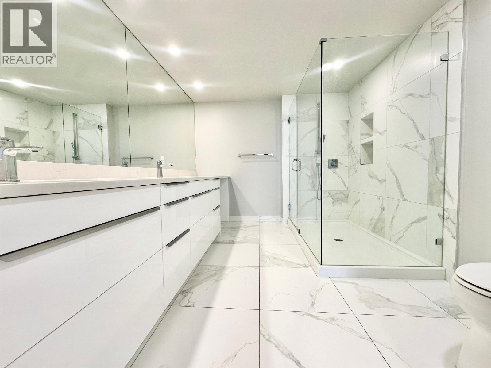 2008 808 NELSON STREET, Vancouver - Image 1