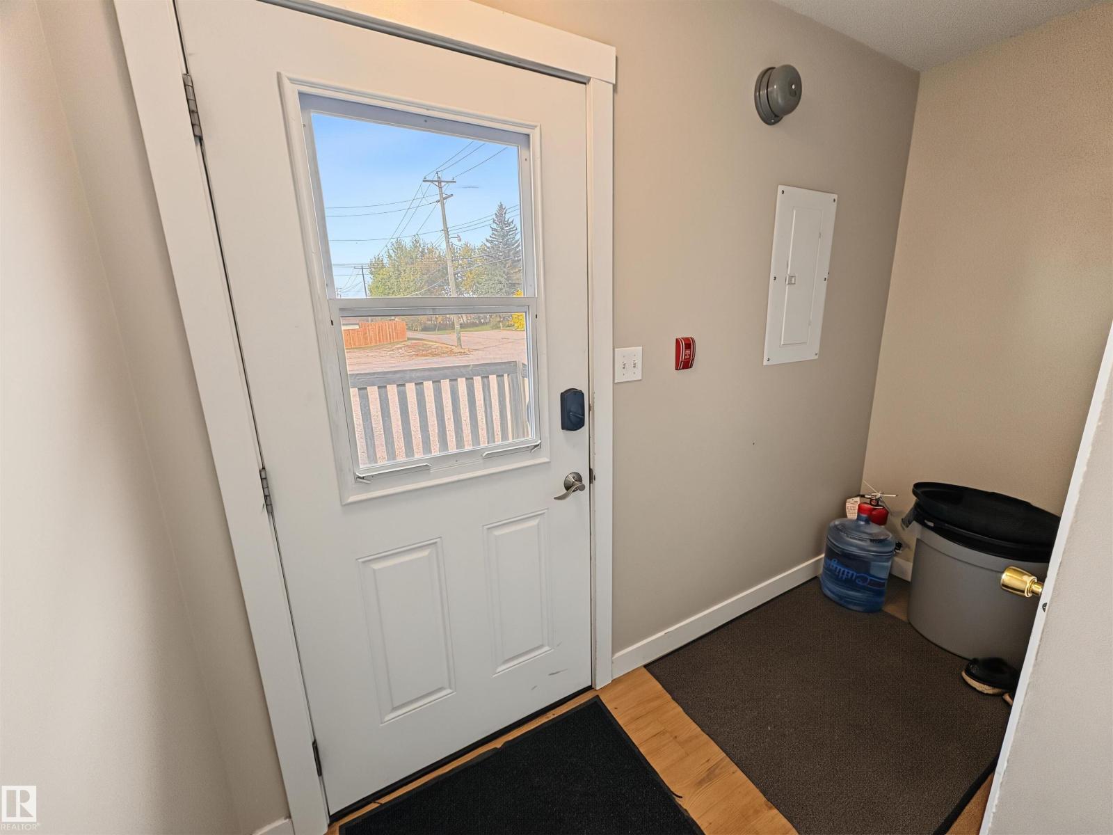 4816 54 ST - 13