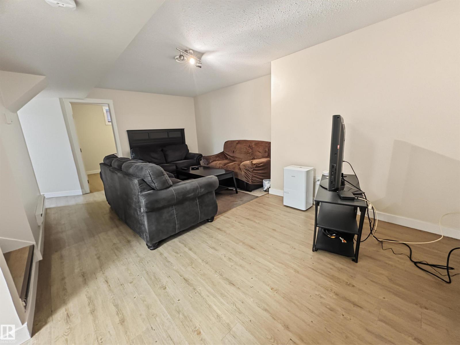 4816 54 ST - Image 15