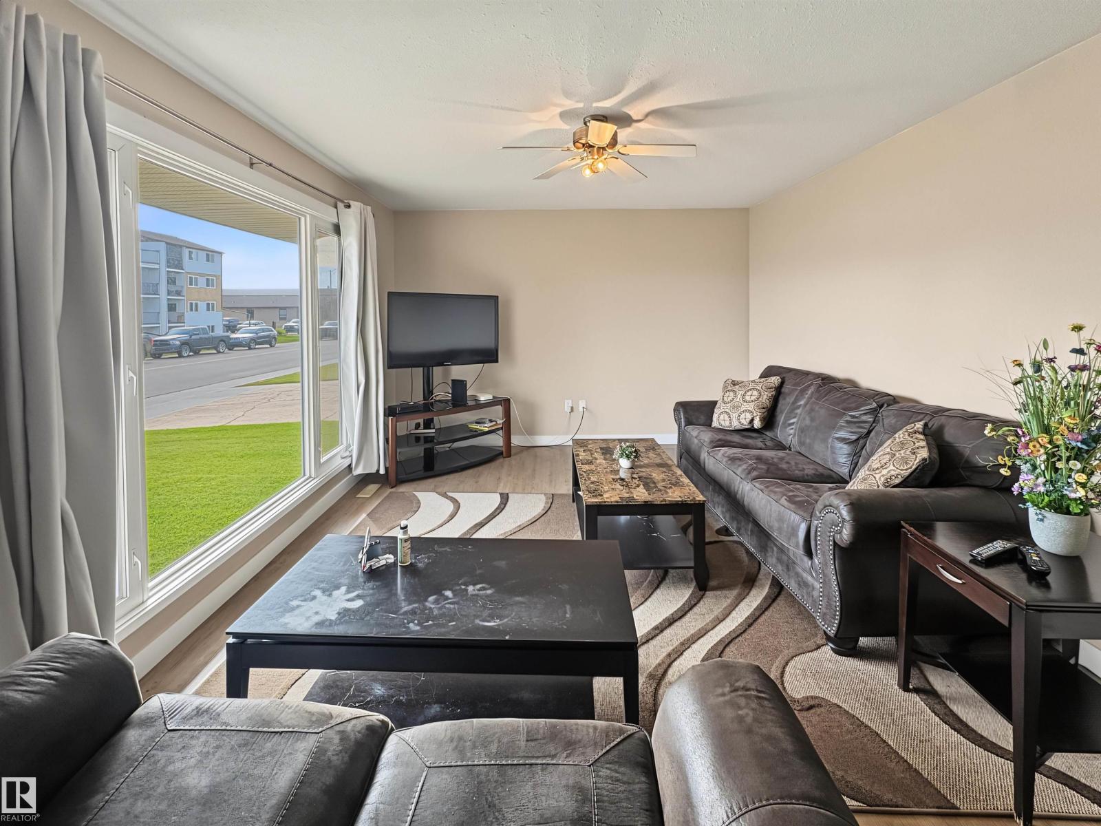 4816 54 ST - Image 4