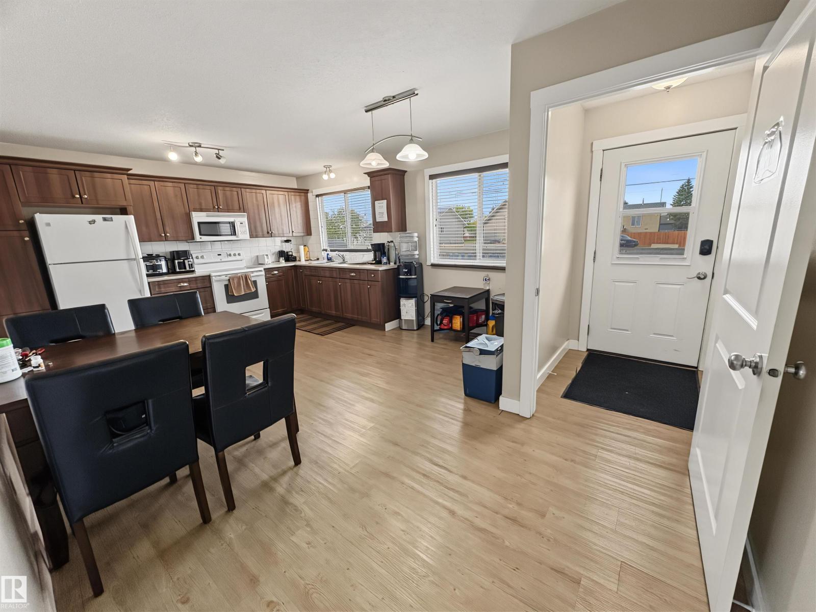 4816 54 ST - 5