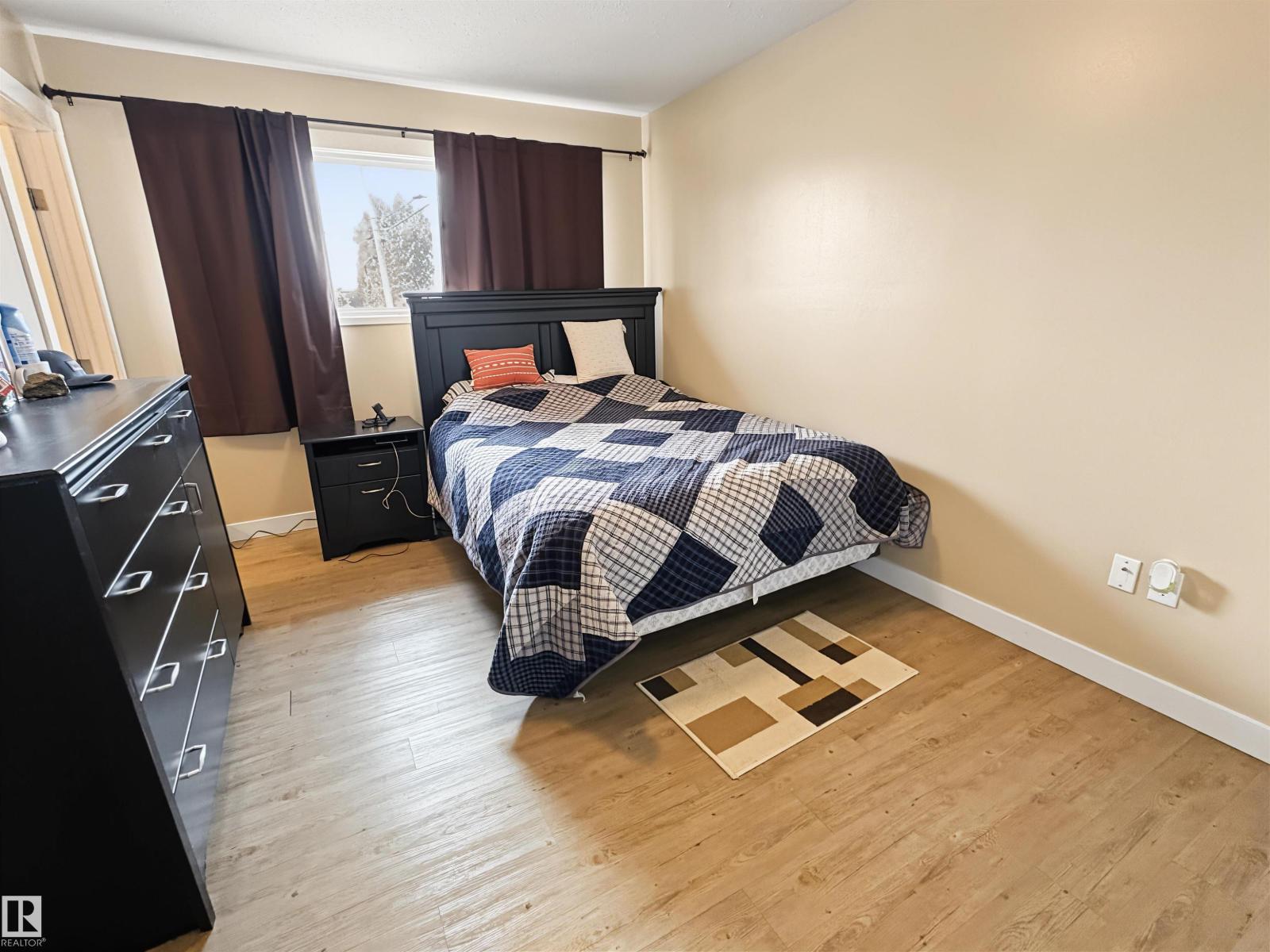 4816 54 ST - Image 8