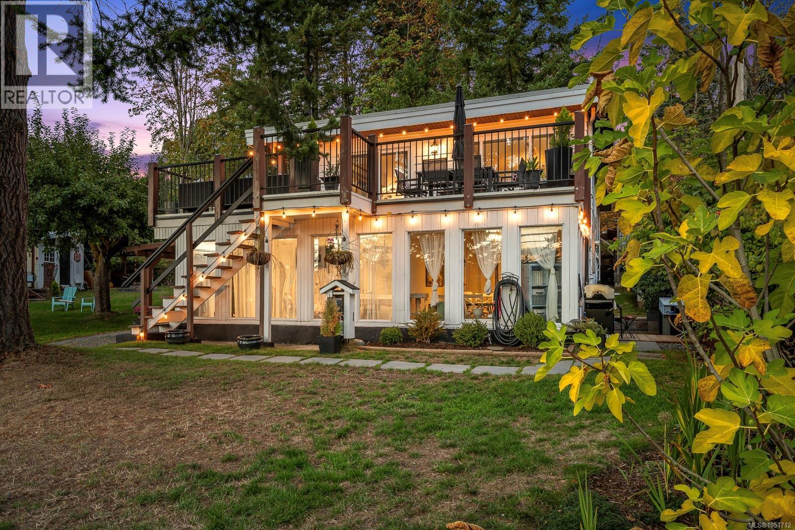 6044 Island Hwy N - 1