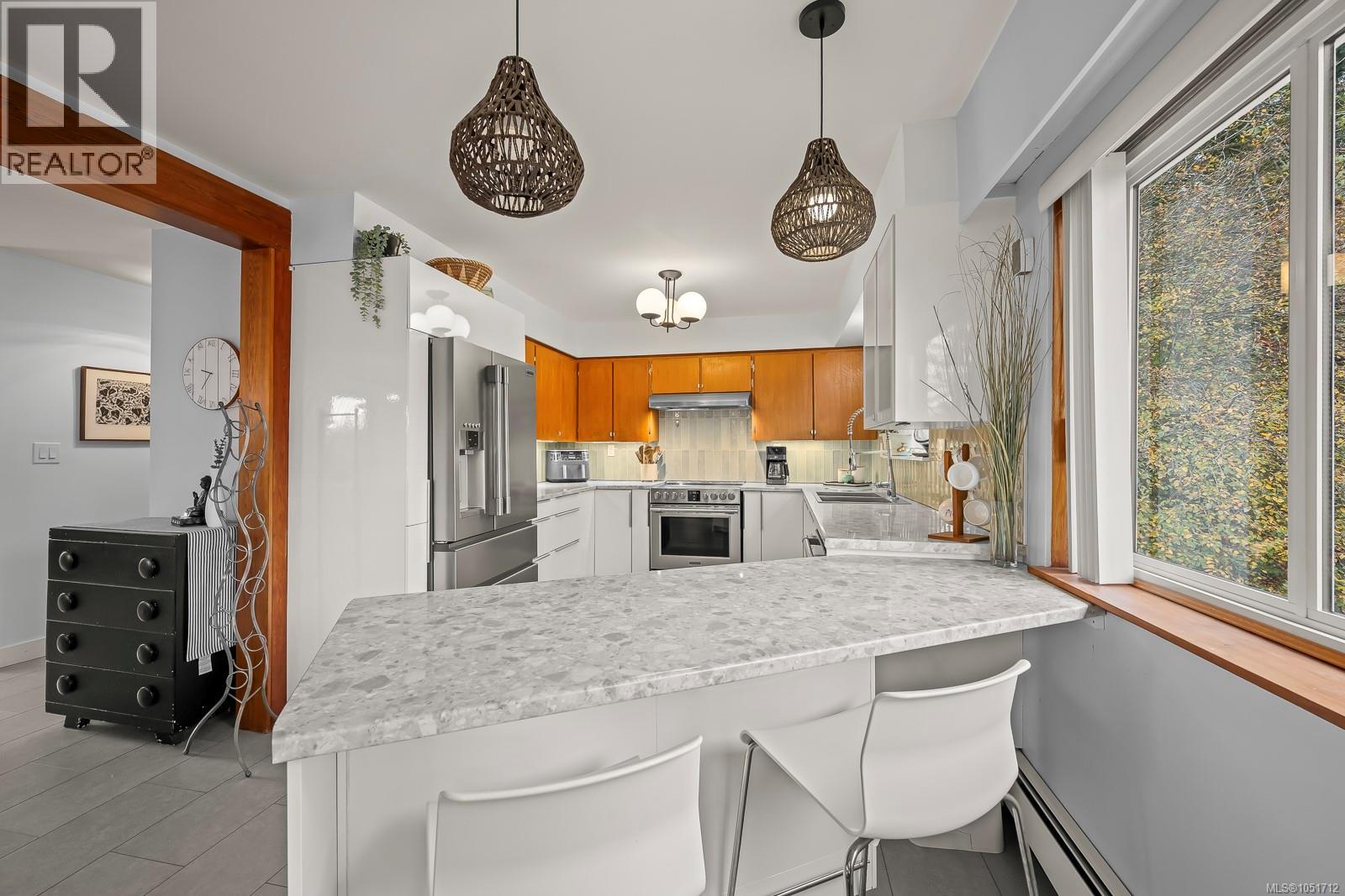 6044 Island Hwy N - Image 16