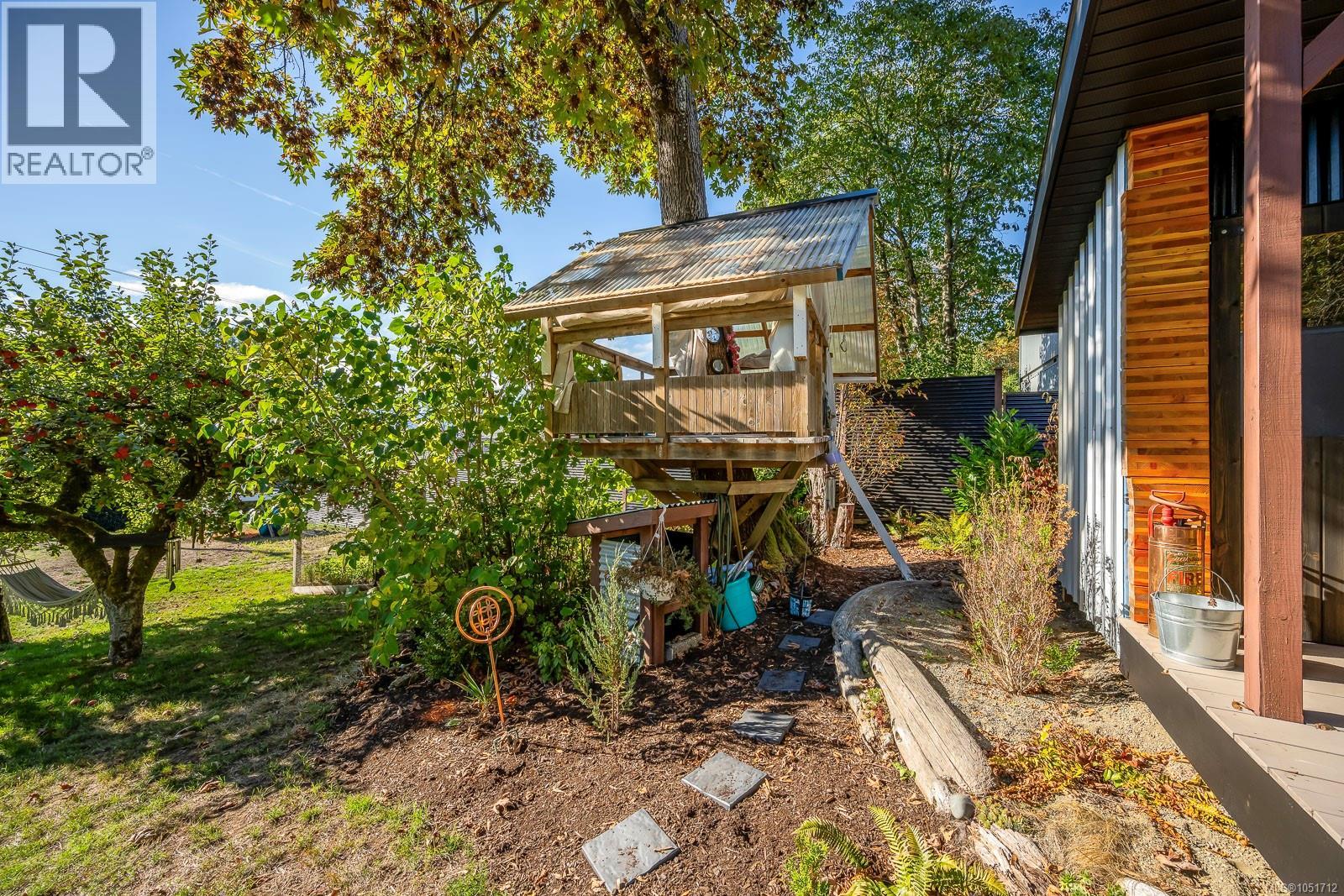 6044 Island Hwy N - 46