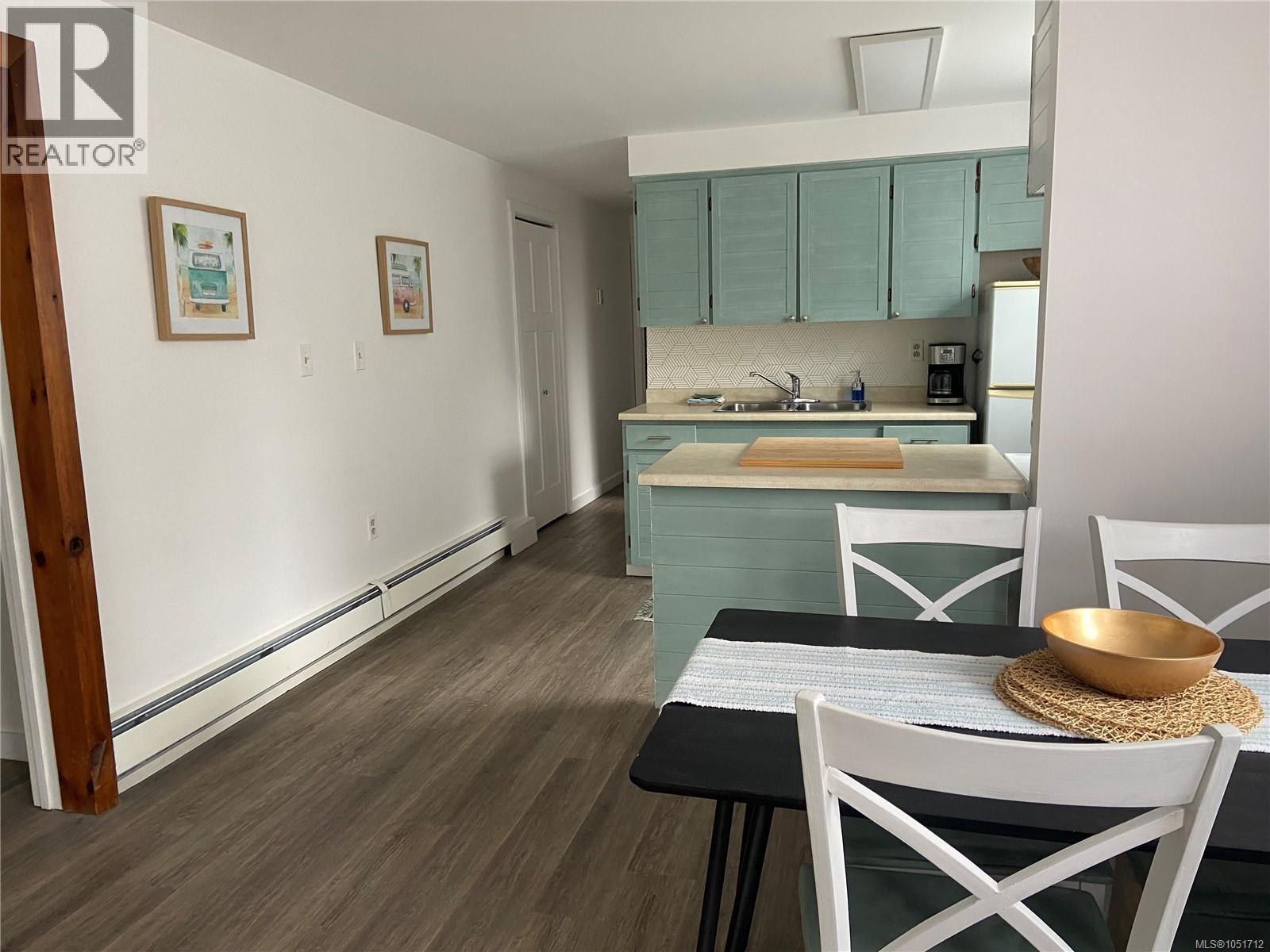 6044 Island Hwy N - 66