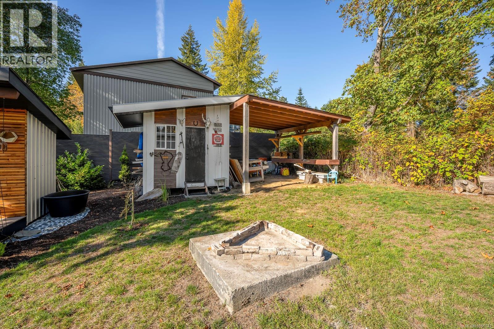 6044 Island Hwy N - 48
