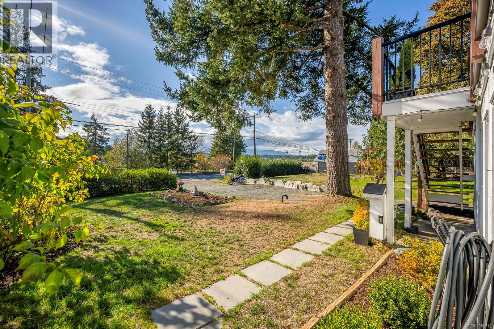 6044 Island Hwy N - 60