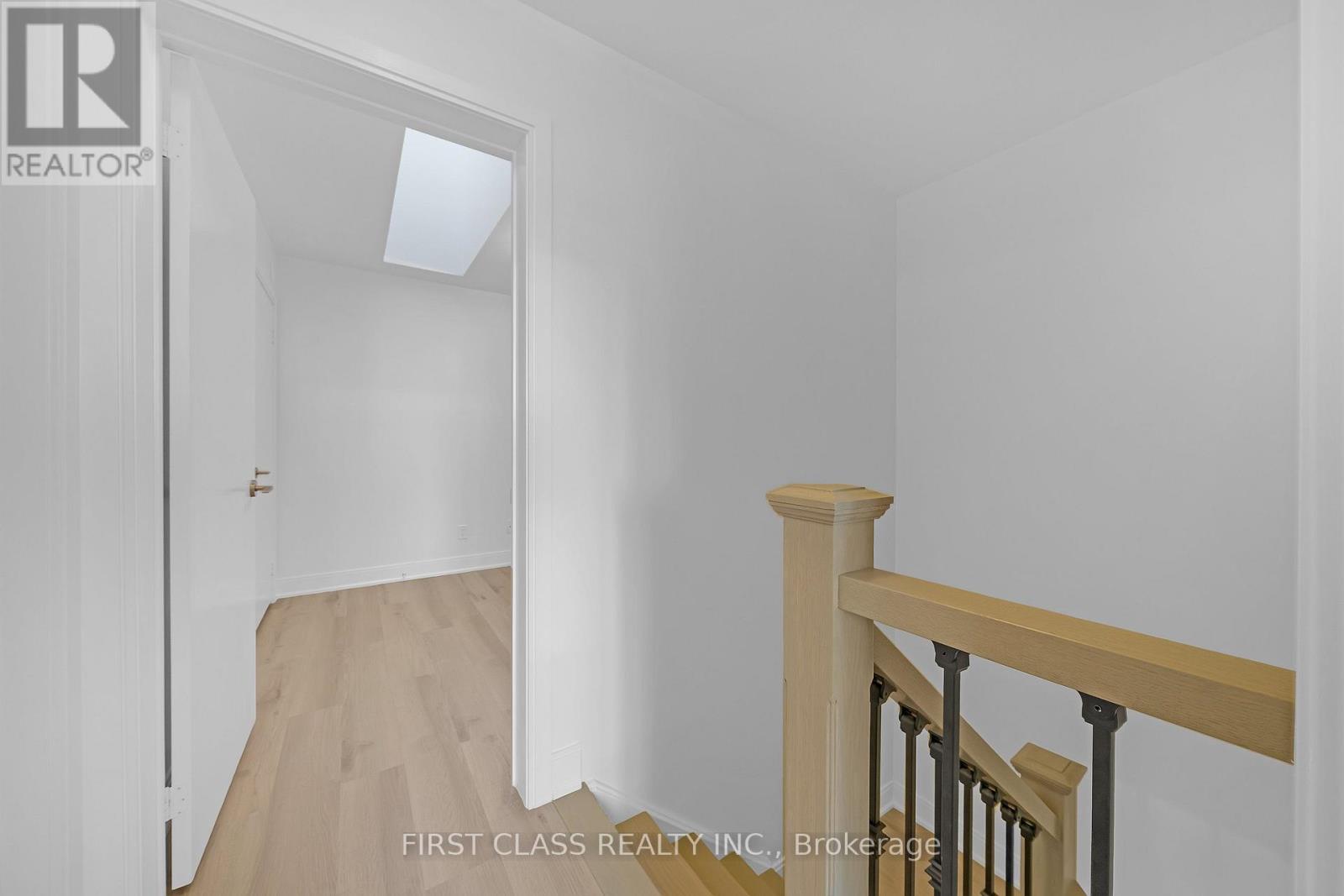 #14 310 VILLAGE GREEN SQUARE - Image 34