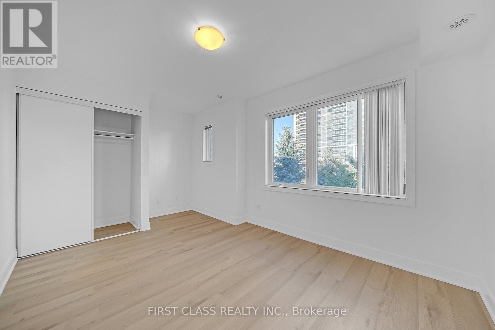 #14 310 VILLAGE GREEN SQUARE - Image 37
