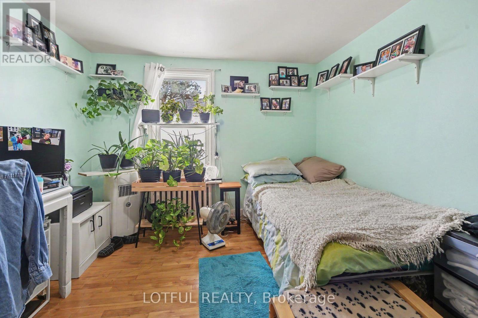 118 MARIER AVENUE - 22