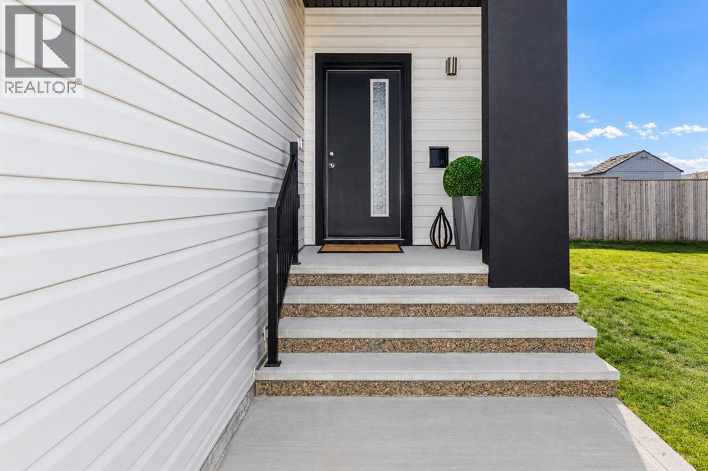 Listing photo – 35 Palmer Circle, Blackfalds
