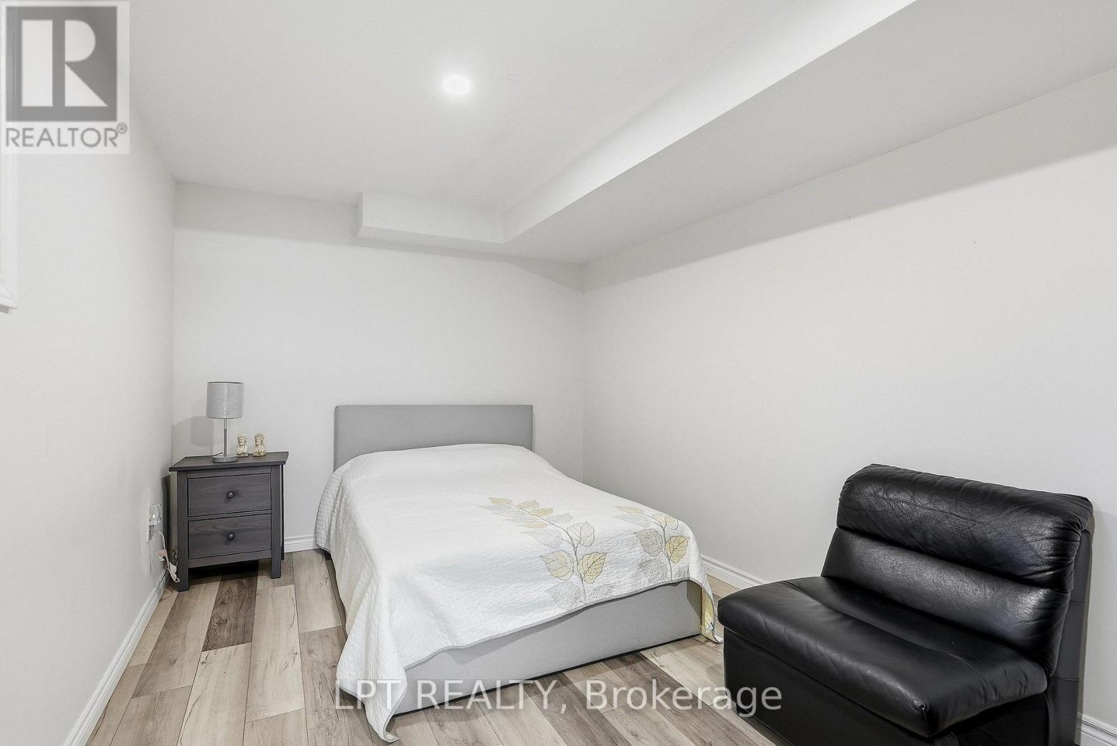 9 NOBLEWOOD DRIVE - 21