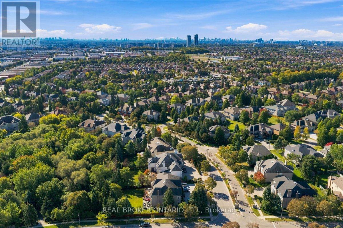 39 Dewbourne Avenue, Richmond Hill, ON photo 13
