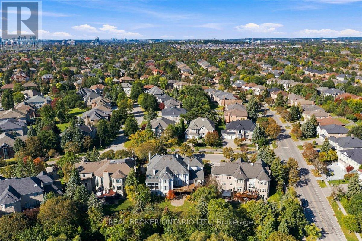 39 Dewbourne Avenue, Richmond Hill, ON photo 17