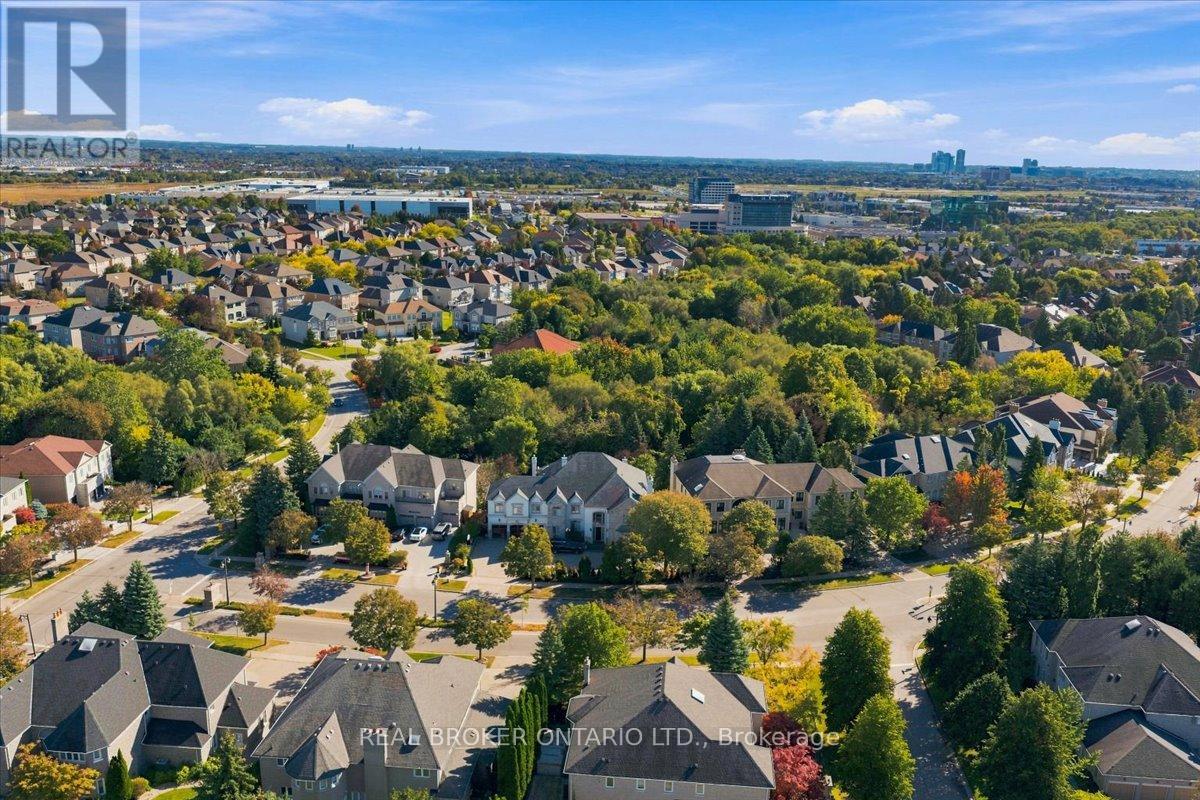 39 Dewbourne Avenue, Richmond Hill, ON photo 6