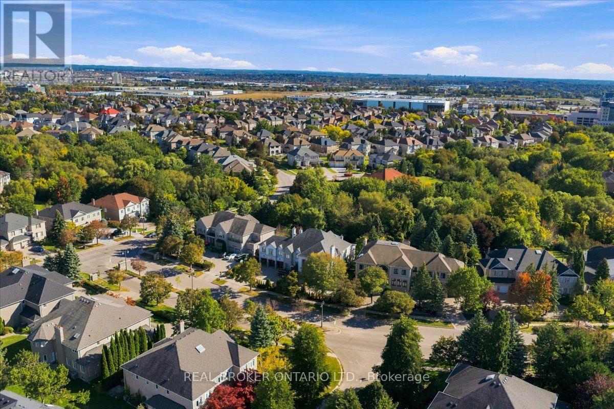 39 Dewbourne Avenue, Richmond Hill, ON photo 9