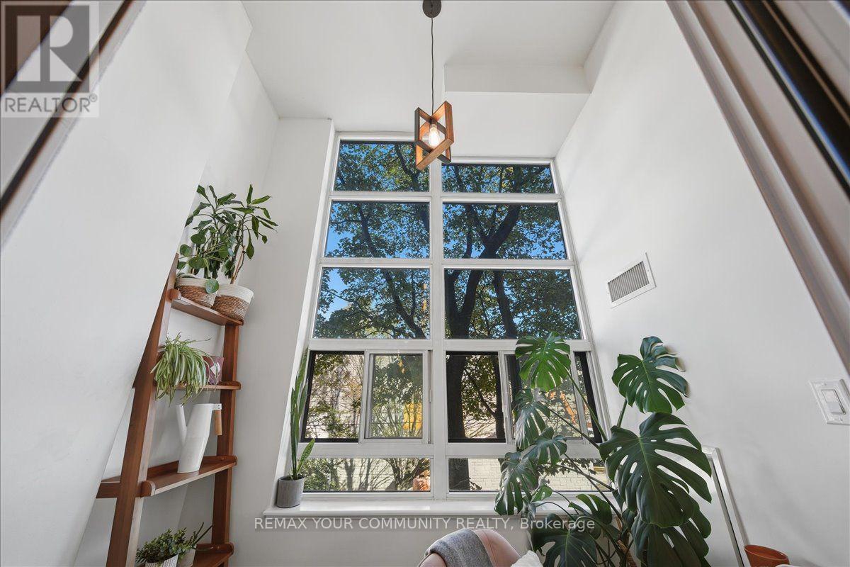 #227 380 MACPHERSON AVENUE - 23