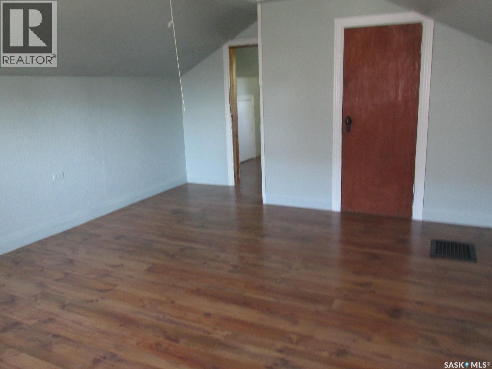 221 1st STREET E - 13