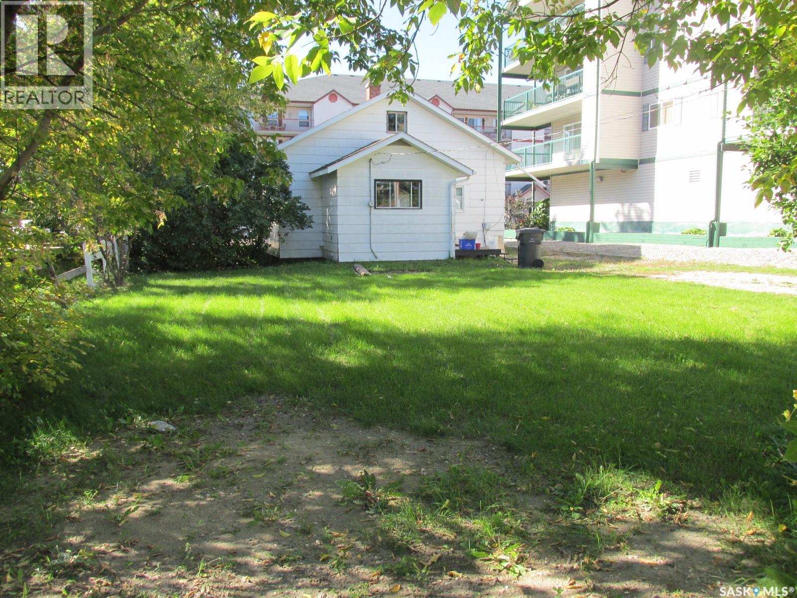 221 1st STREET E - 18
