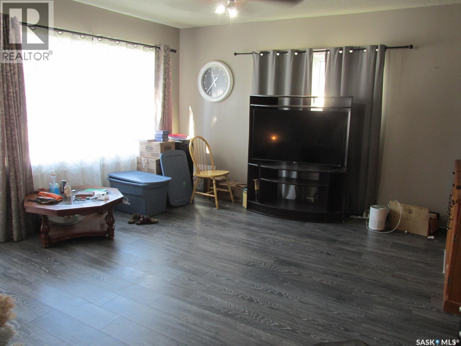 221 1st STREET E, Nipawin — photo 4