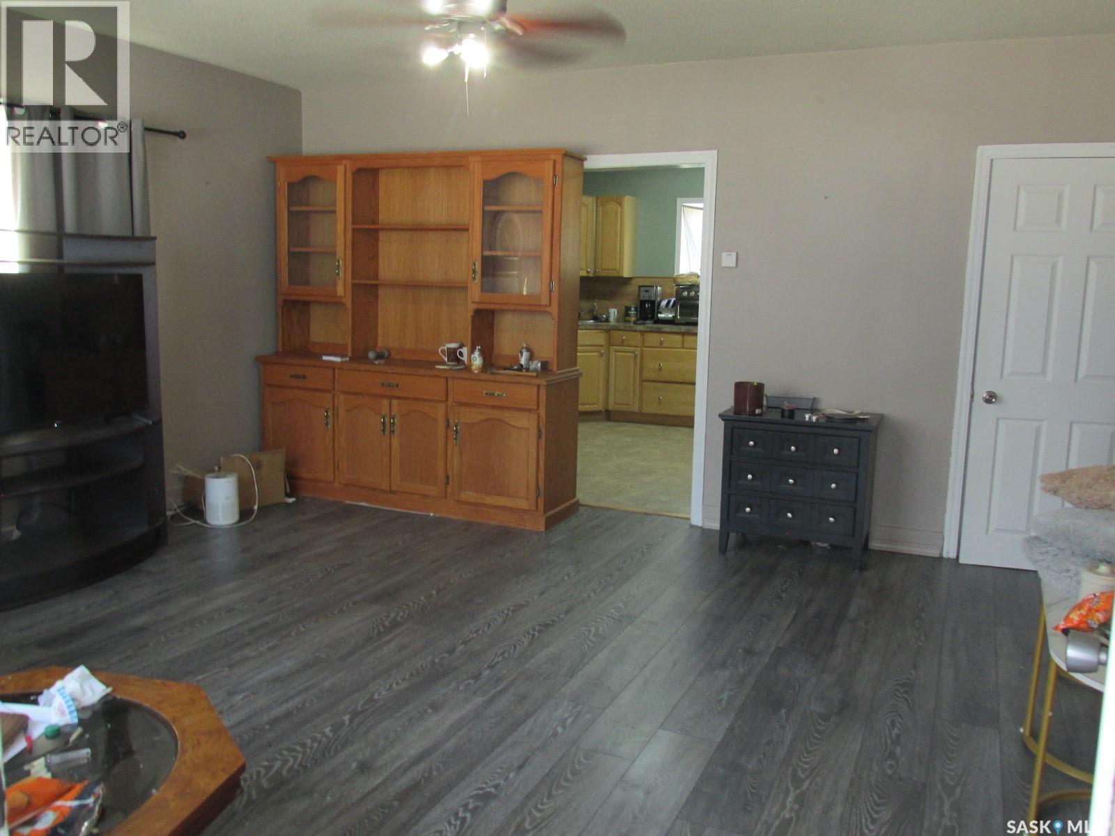 221 1st STREET E - 5