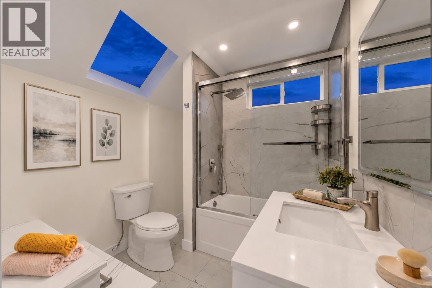238 E 28TH STREET, North Vancouver - Image 1