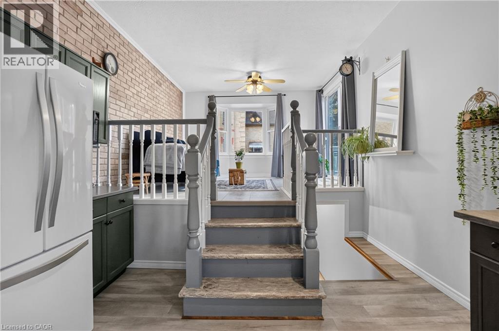 14 ELGIN Street W - 24