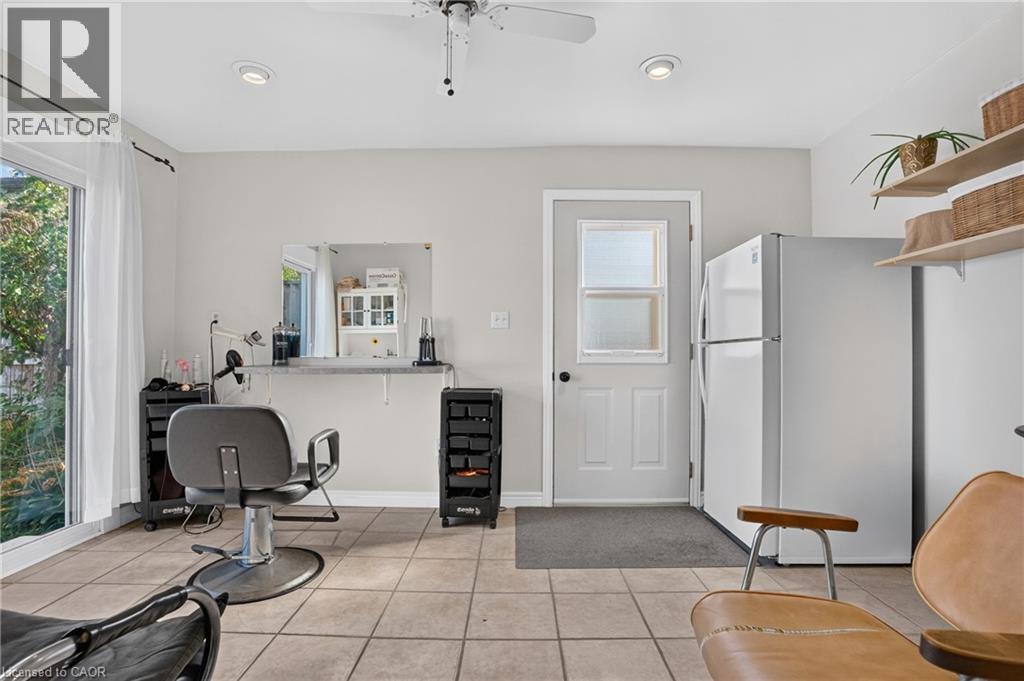 14 ELGIN Street W - 30