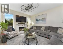 Living room - 2 4487 Wilkinson Rd, Saanich, BC V8Z5C2 Photo 9