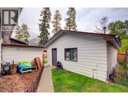 Kitchen - 1404 10th Avenue, Canmore, AB T1W1W2 Photo 9