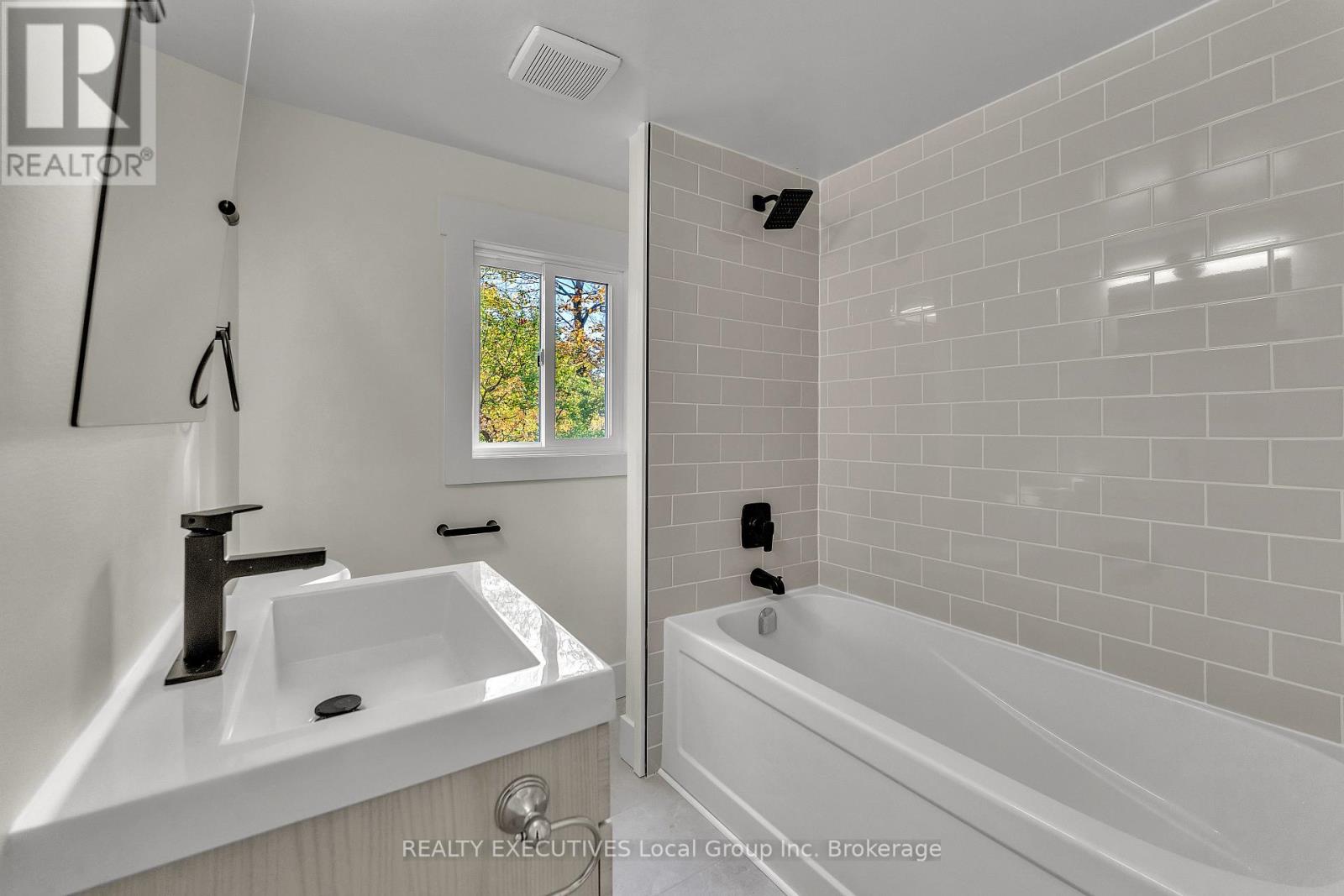 650 WIDDIFIELD STATION ROAD - Image 33