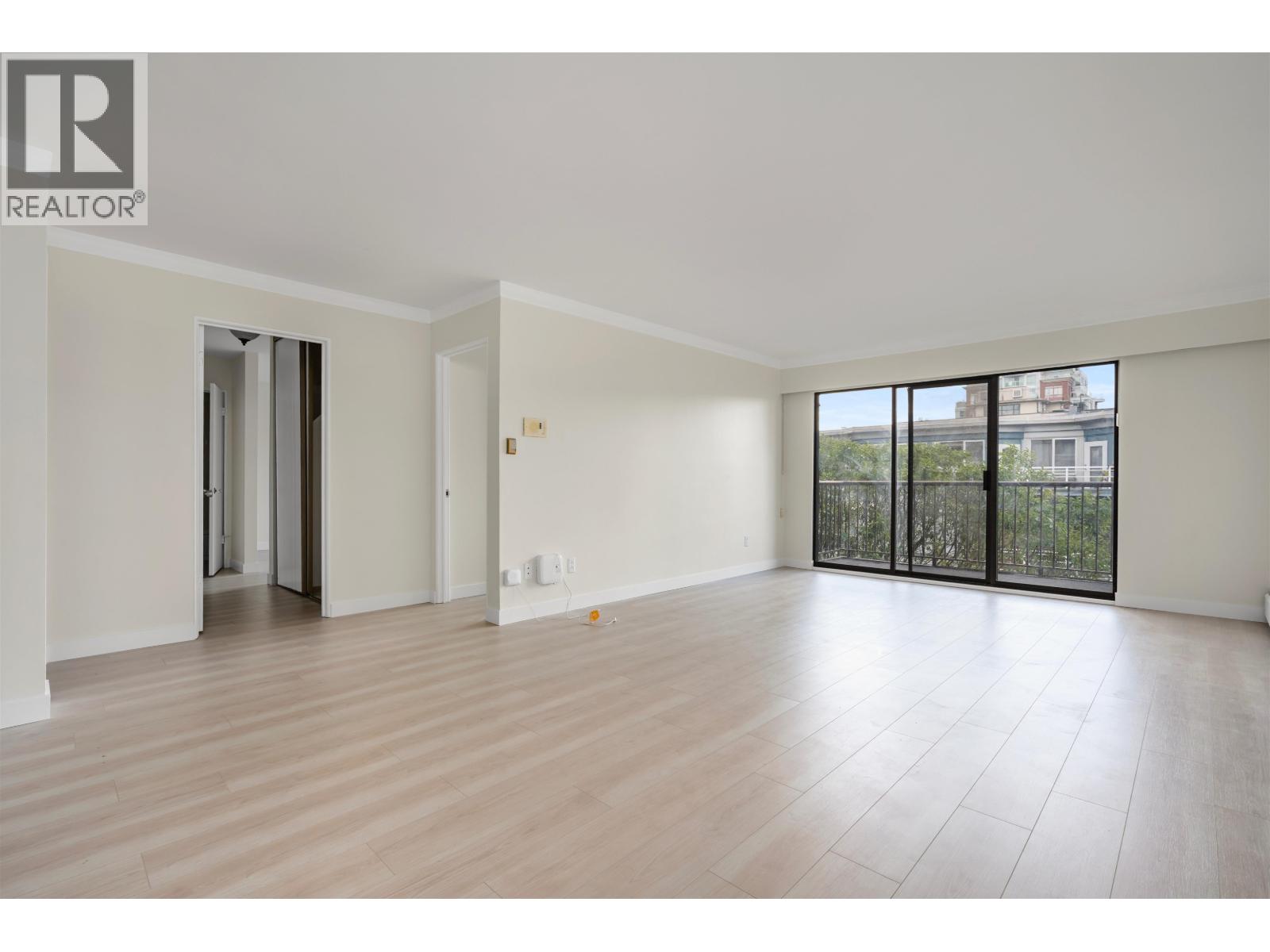 204 127 E 4TH STREET, North Vancouver