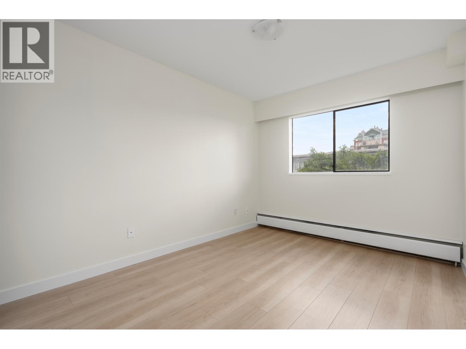 204 127 E 4TH STREET, North Vancouver