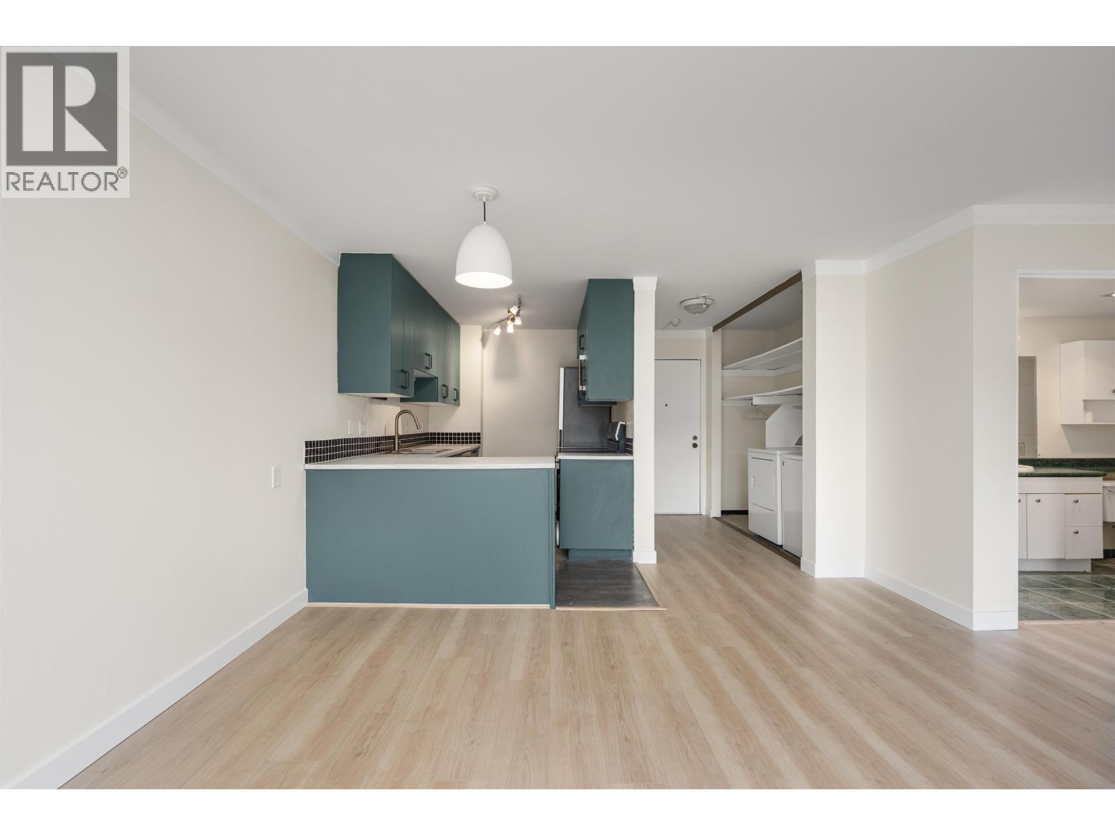 204 127 E 4TH STREET, North Vancouver