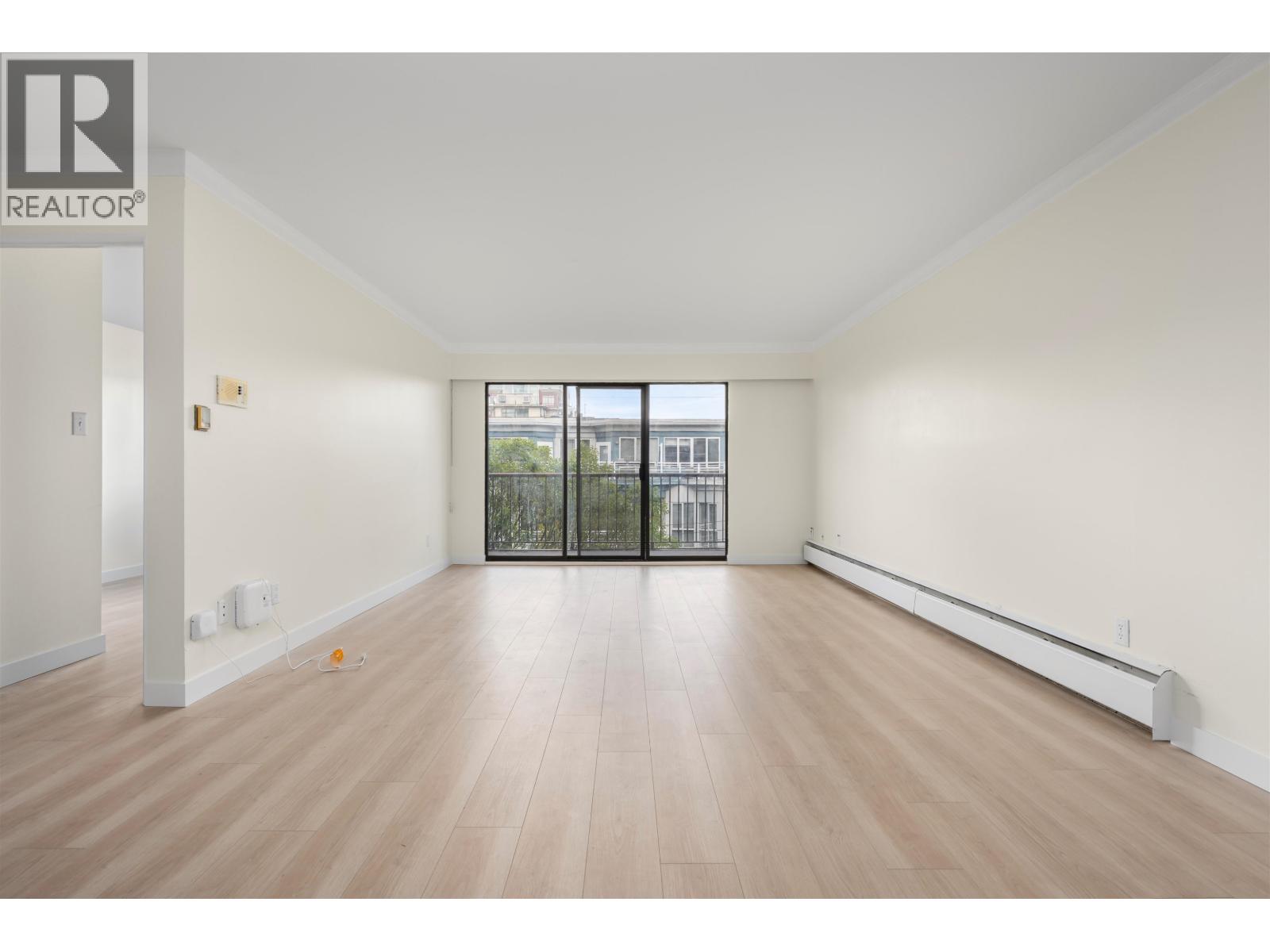 204 127 E 4TH STREET, North Vancouver