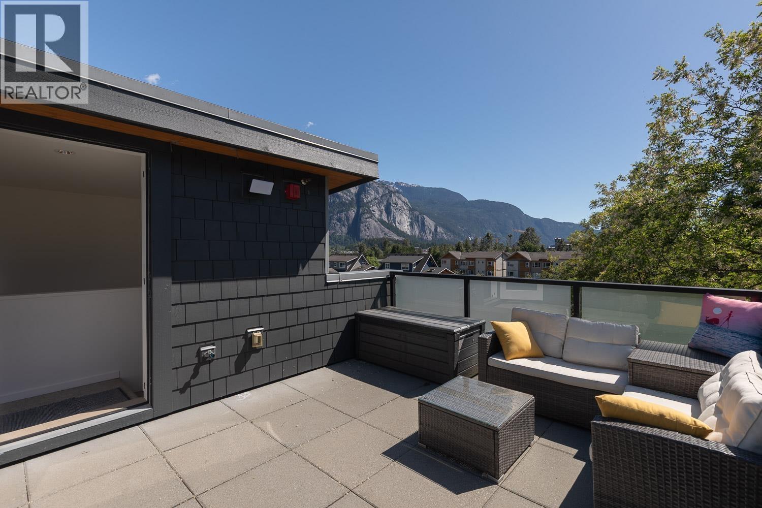 3 38447 BUCKLEY AVENUE, Squamish - Image 1